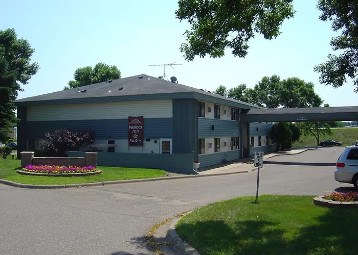 Wakota Inn And Suites
